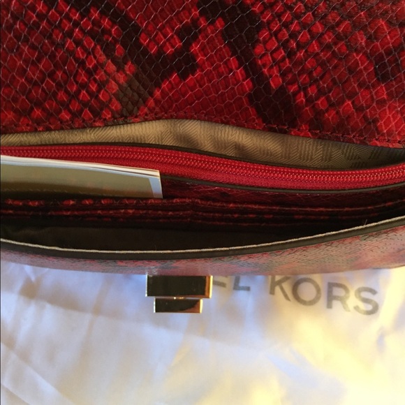 ❣️NWT❣️MICHAEL KORS❤️RED❤️ Ellie Flap Over PURSE - Picture 6 of 8